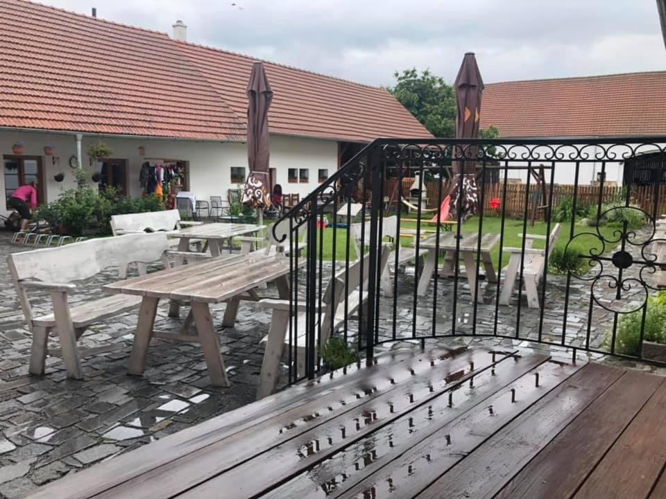 Penzion A Hospoda Na Statku Hluboká nad Vltavou 외부 사진
